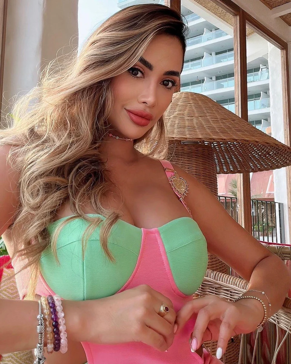 Ариана escort in Perm