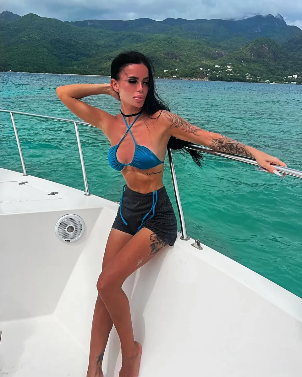 Элли escort in Perm