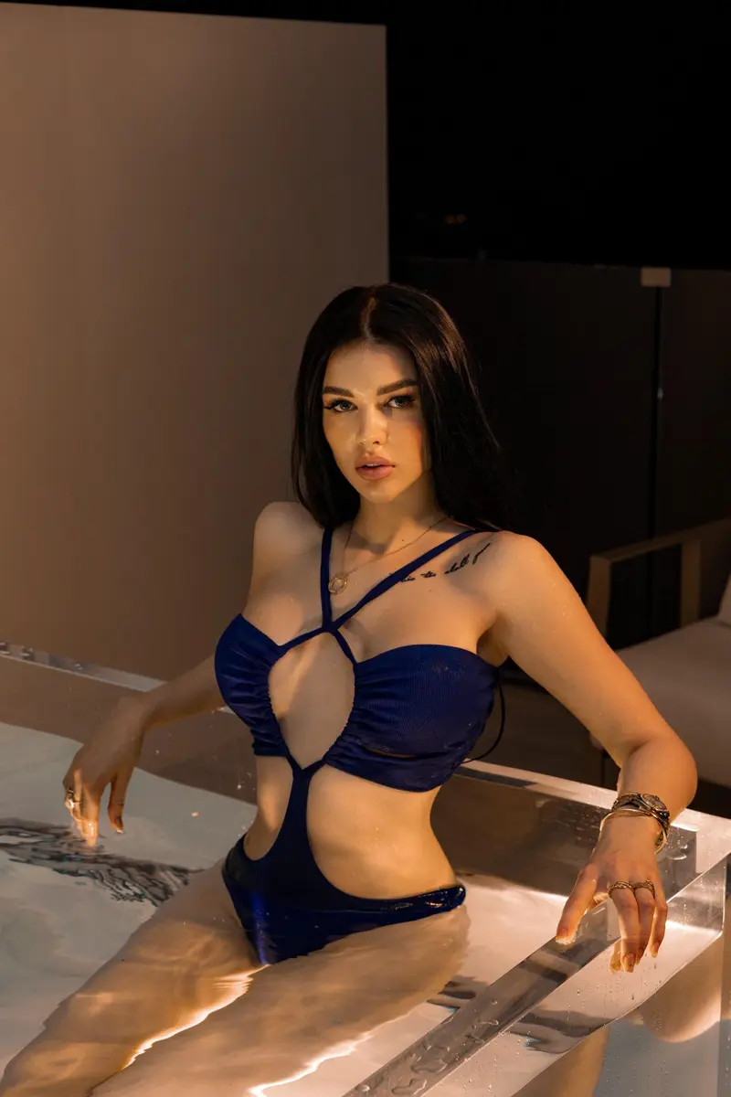 Эмили escort in Perm