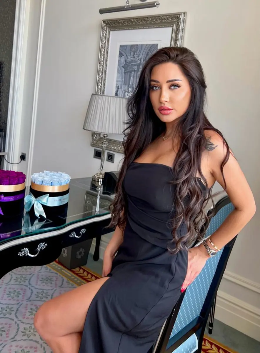Глория escort in Perm