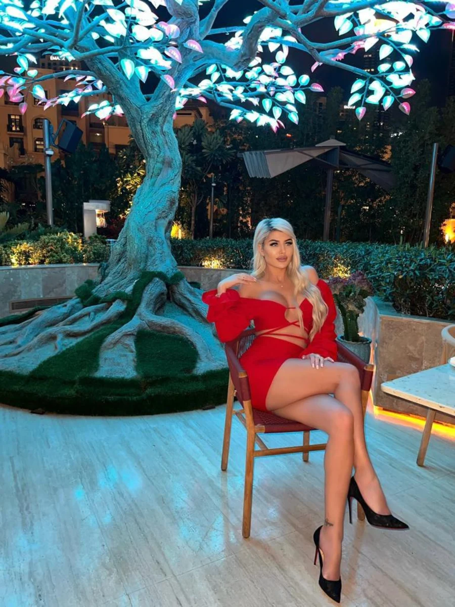 Лаура escort in Perm