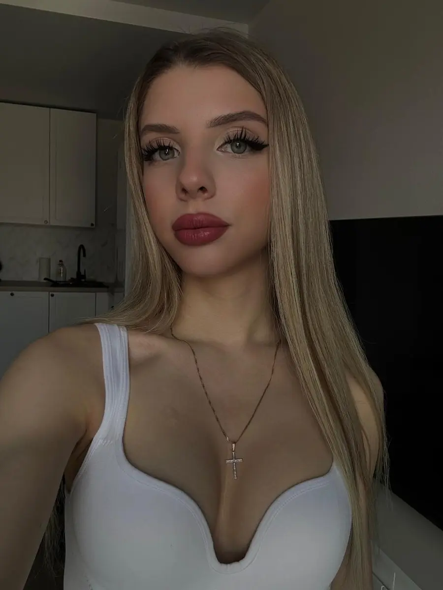 Лера  escort in Perm