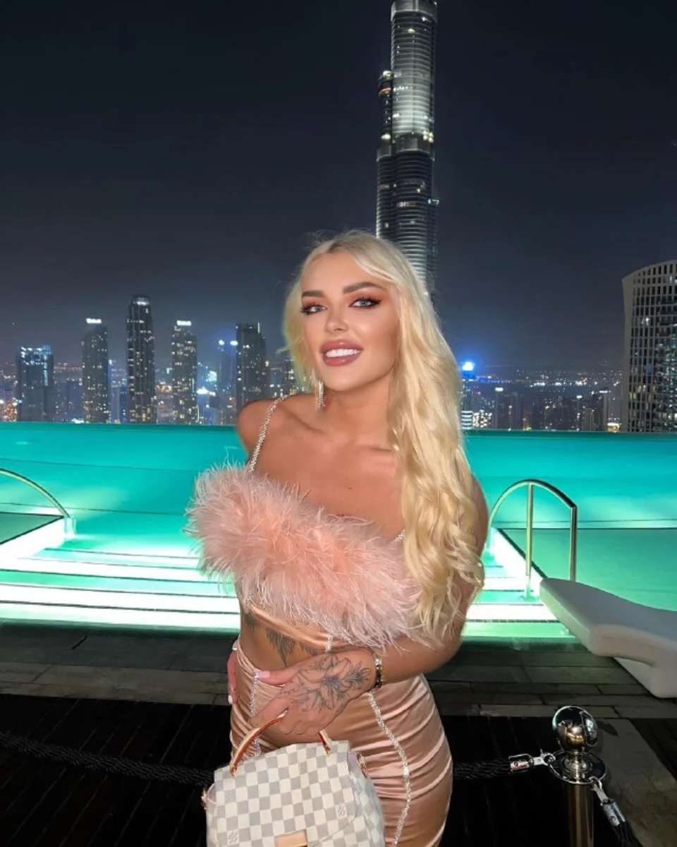 Лиза escort in Perm