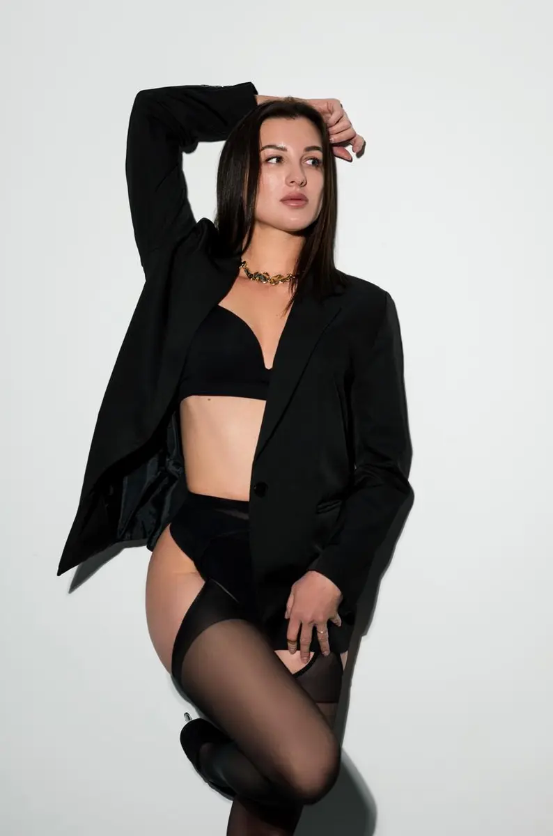 Лиза escort in Perm