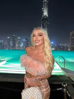 Лиза escort in Perm