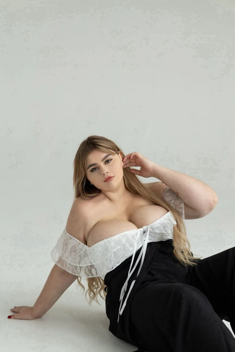 Марианна escort in Perm